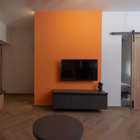 Republic Square - With Garage Apartment Novi Sad