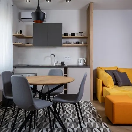 Republic Square - With Garage Apartment Novi Sad