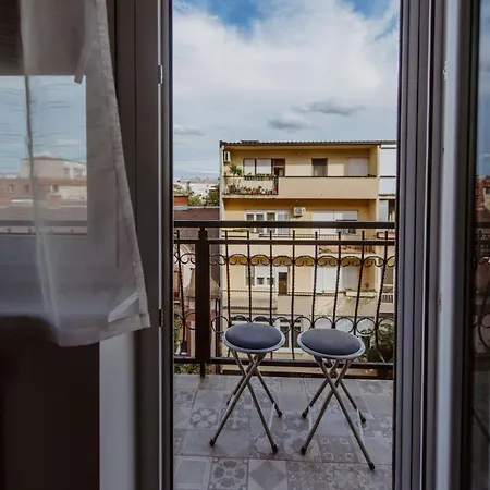 Republic Square - With Garage Apartment