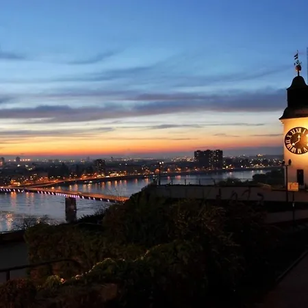 Republic Square - With Garage Apartment Novi Sad